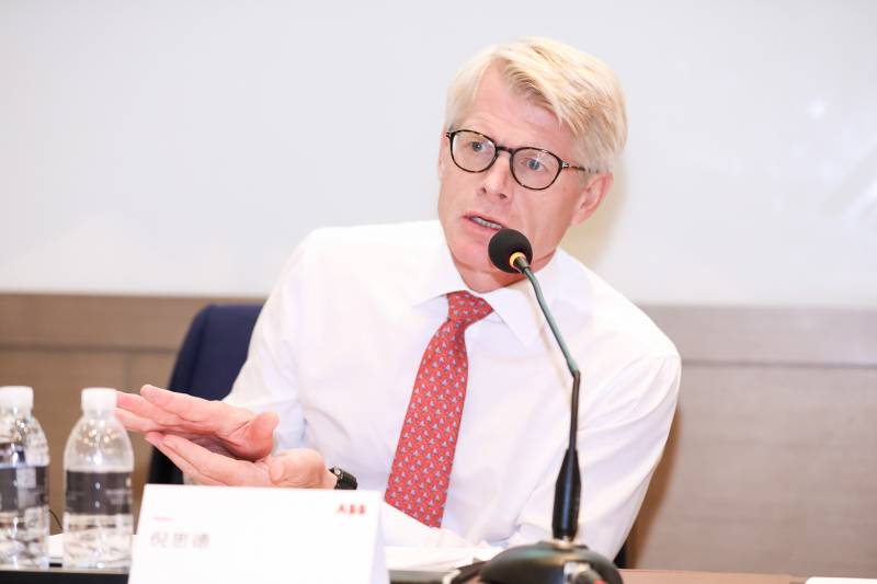 ABB全新倒裝SCARA機(jī)器人大幅提升柔性