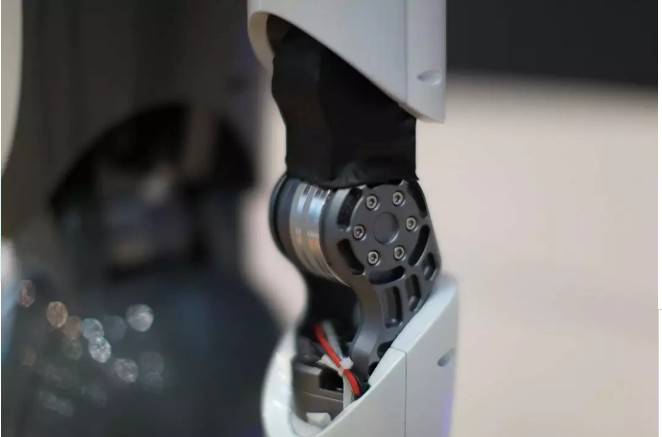 達闥科技攜全新云端智能柔性機器人XR-1亮相MWC