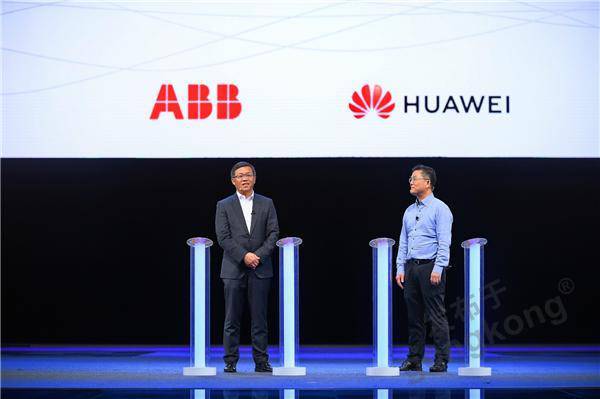 ABB集團亞洲、中東及非洲區總裁 顧純元和華為Cloud & AI產品與服務CTO 張順茂致辭.jpg ABB與華為宣布戰略合作,攜手華為云推進中國工業數字化