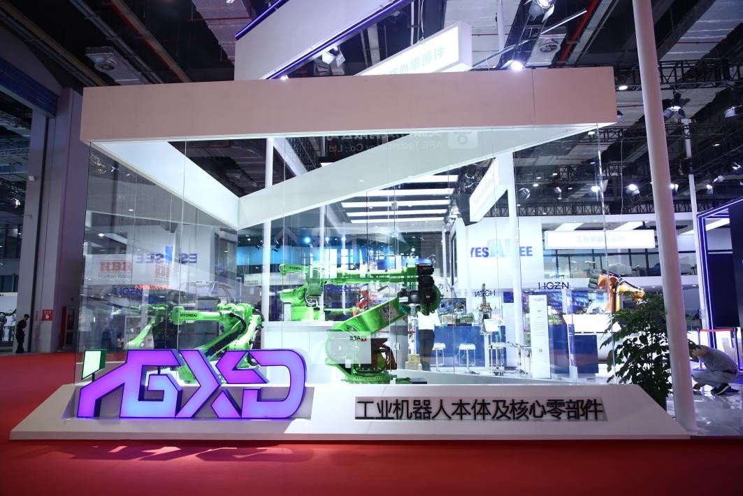 助力國產(chǎn)工業(yè)機器人發(fā)展 哈工智能旗下哈工現(xiàn)代攜多款機器人本體亮相工博會 助力國產(chǎn)工業(yè)機器人發(fā)展 哈工智能旗下哈工現(xiàn)代攜多款機器人本體亮相工博會